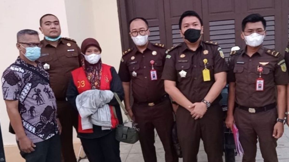 Kejati Kalbar Tangkap Perempuan Inisial RS Tersangka Korupsi PNPM di Sekadau