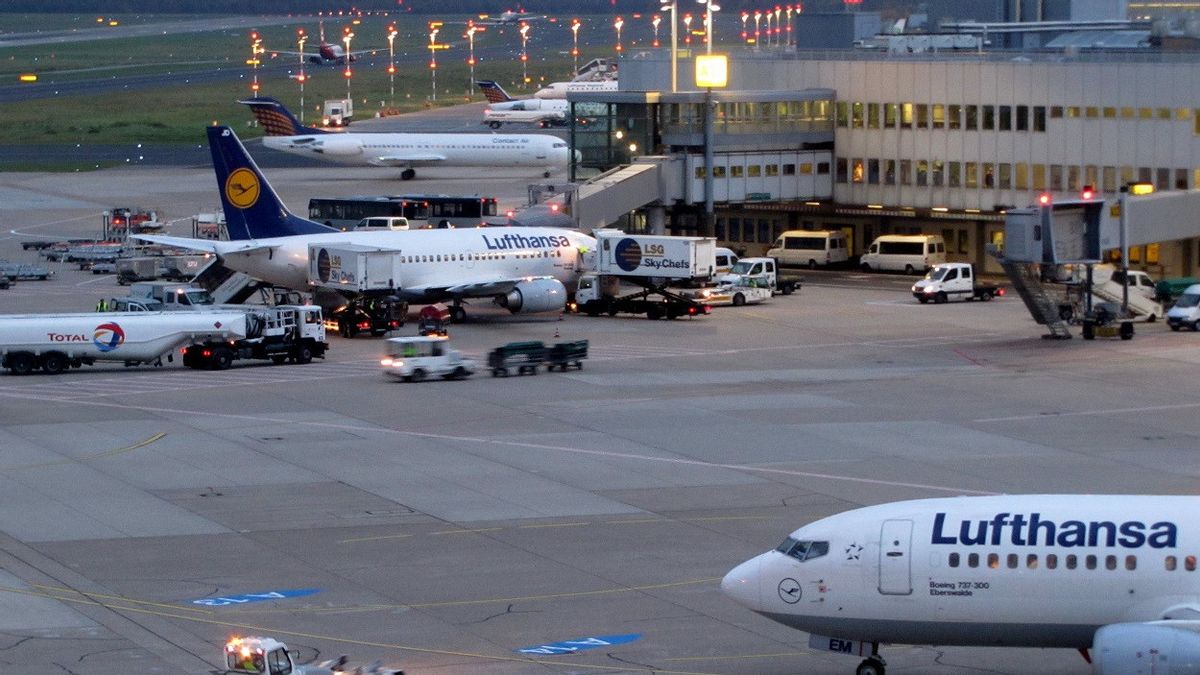 Pilots Hold Strike, Lufthansa Cancels 800 Flights Friday