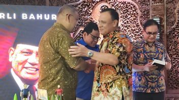 نشر فيرلي بهوري سيرته الذاتية، قصة ابنه من القرية إلى المسرح الوطني