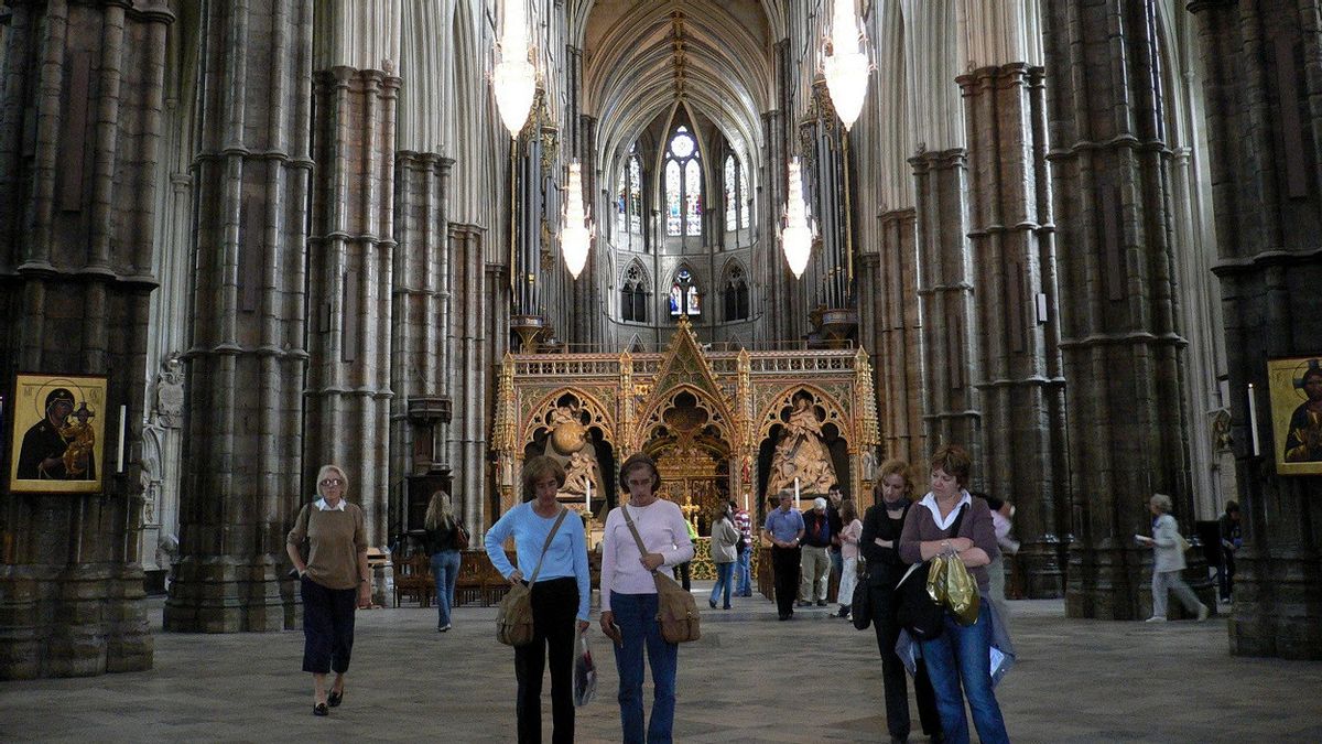 Pertama Dalam 700 Tahun, Pengunjung Bisa Mengakses Lokasi Penobatan Raja Inggris di Westminster Abbey, Tapi Harus Melepas Alas Kaki