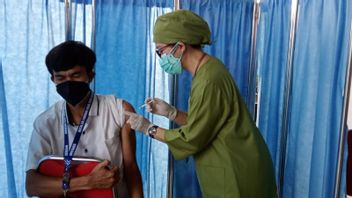 Gouvernement De La Ville De Mataram: La Gestion Du Courrier Dans Le Village Doit Montrer Une Carte De Vaccin