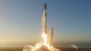 SpaceX Luncurkan 28 Satelit Starlink dengan Roket Falcon 9 