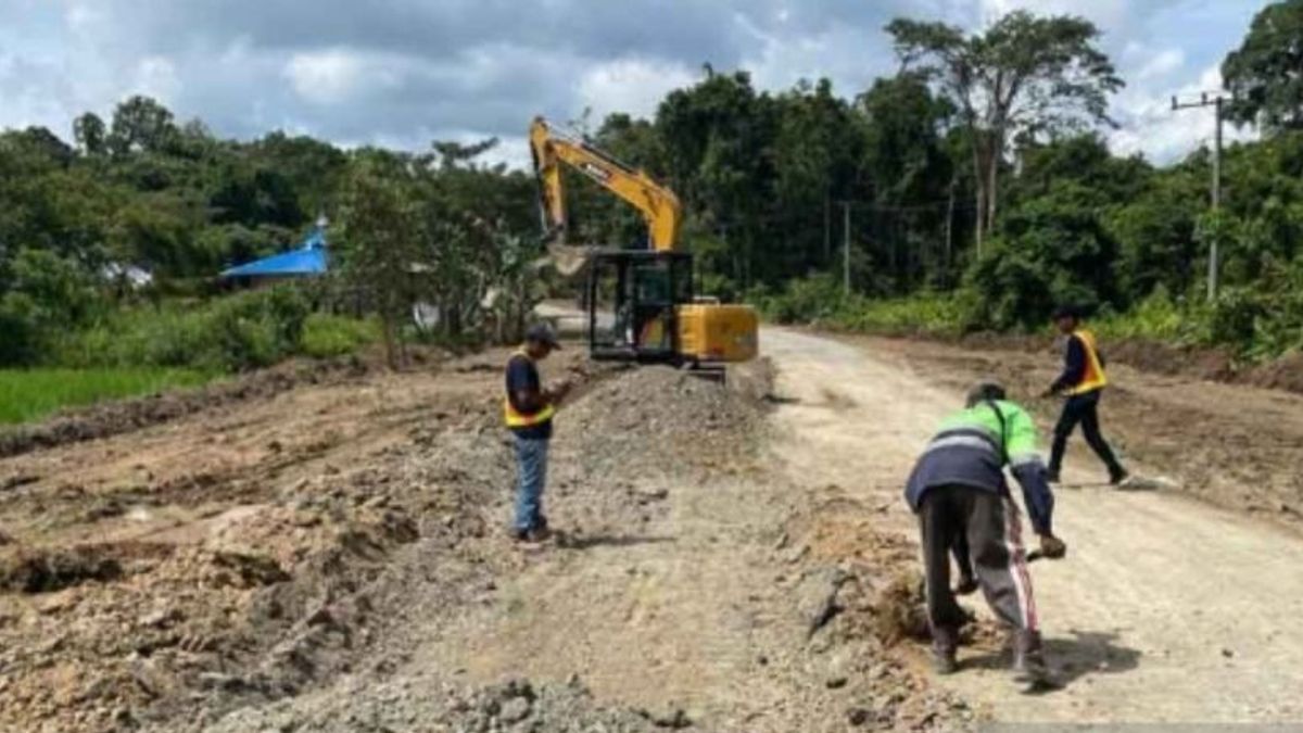 The Provincial Government Of Kaltara Bangun Jalan Di Gunung Seriang Sepanjang 3,5 Kilometer