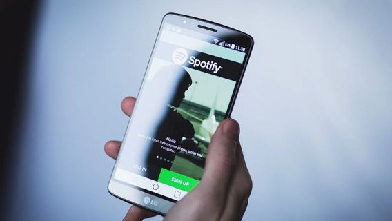 270 الأطباء يطلبون من Spotify مكافحة المعلومات المضللة COVID-19 بجدية