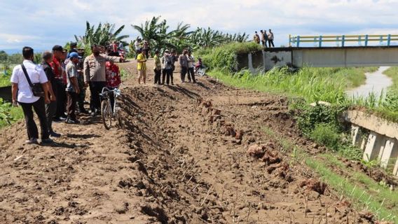 Anticipate Flood Threats, Demak Pantau Police Monitoring The Condition Of The Cabean River Embankment