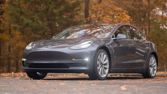 Pembaruan Perangkat Lunak Baru Tesla, Suspensi Mobil Bisa Sesuaikan Kondisi Jalanan