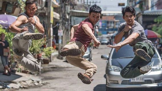 Cara Menonton Film Aksi Iko Uwais dan Tony Jaa  di <i>Triple Threat</i> 