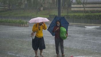 Pluie, 10 RT inondés et 3 arbres tombés à Jakarta cet après-midi