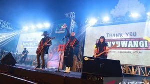 Band Kotak Galang Dana untuk Korban Bencana Sumatera saat Konser di Banyuwangi