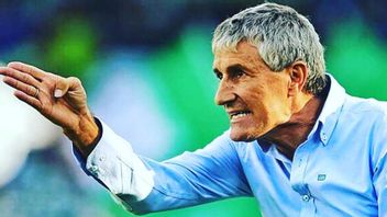 Barcelona It Turns Out That They Still Have A Debt To Their Former Coach Quique Setien