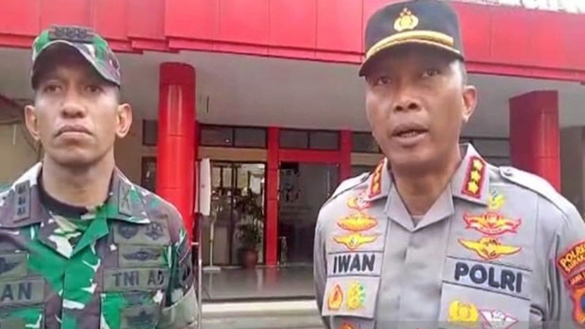 Police Strictly Guard Persis Solo Supporters Visiting Arema Malang Headquarters