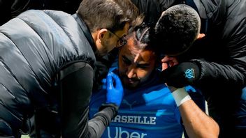 Laga Lyon Vs Marseille Dihentikan Usai Kepala Payet Kena Lemparan Botol Suporter