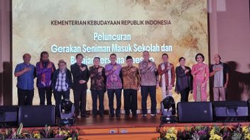Sundari Soekotjo To Didik Nini Thowok Gives Training To Young Artists Through The Maestro Learning Program