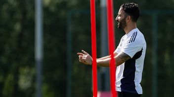 أسطورة مانشستر يونايتد قلق بشأن موقف أموريم