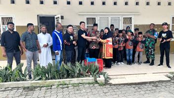 Community Moves Fast To Help Residents Affected By Large Floods In Medan