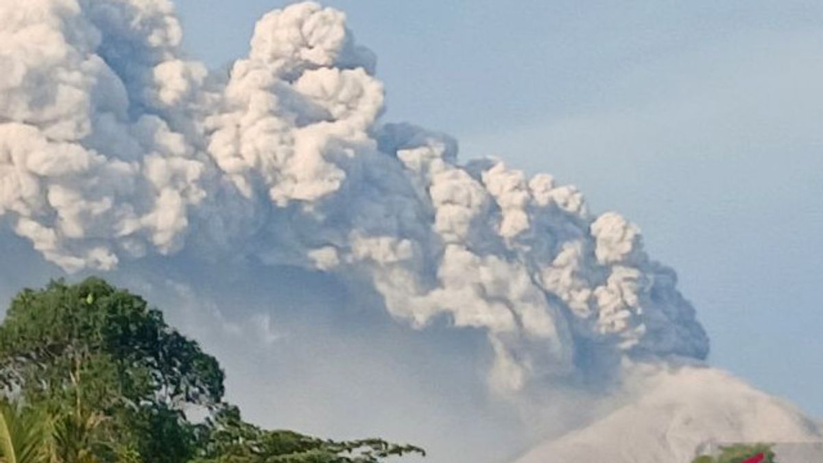 西ハルマヘラ摂政政府、伊武山の噴火により6つの村から住民を避難させる