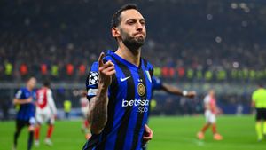 Galatasaray dan Fenerbahce Perebutkan Calhanoglu Gara-gara Mourinho