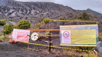 火山活動が増加し、住民はブロモクレーターリムに近づかないように注意