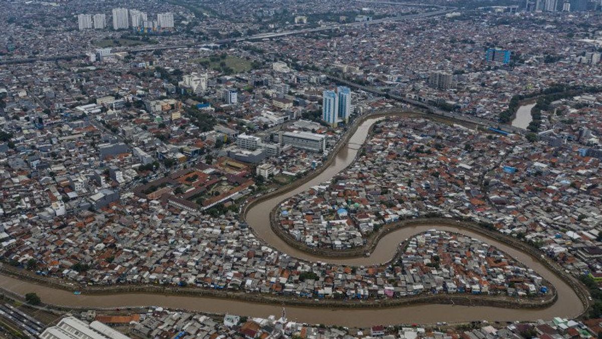 Pj Gubernur Yakin Bendungan Aliran Ciliwung Kurangi Banjir di Jakarta