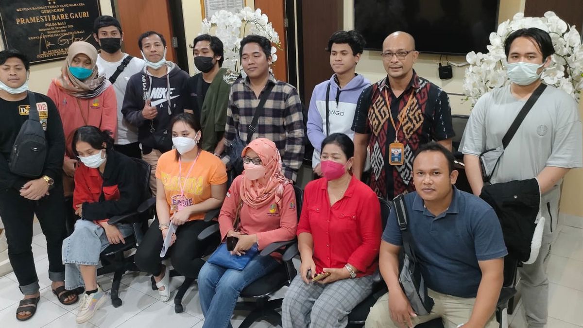 11 PMI Asal Bali yang Terlunta-lunta di Turki Tiba di Kampung Halaman, Langsung Datangi Polda 
