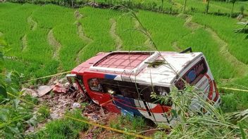鲁莽！巴士自由落差从15米的高度，帕萨曼巴士司机在西苏门答腊被警方逮捕