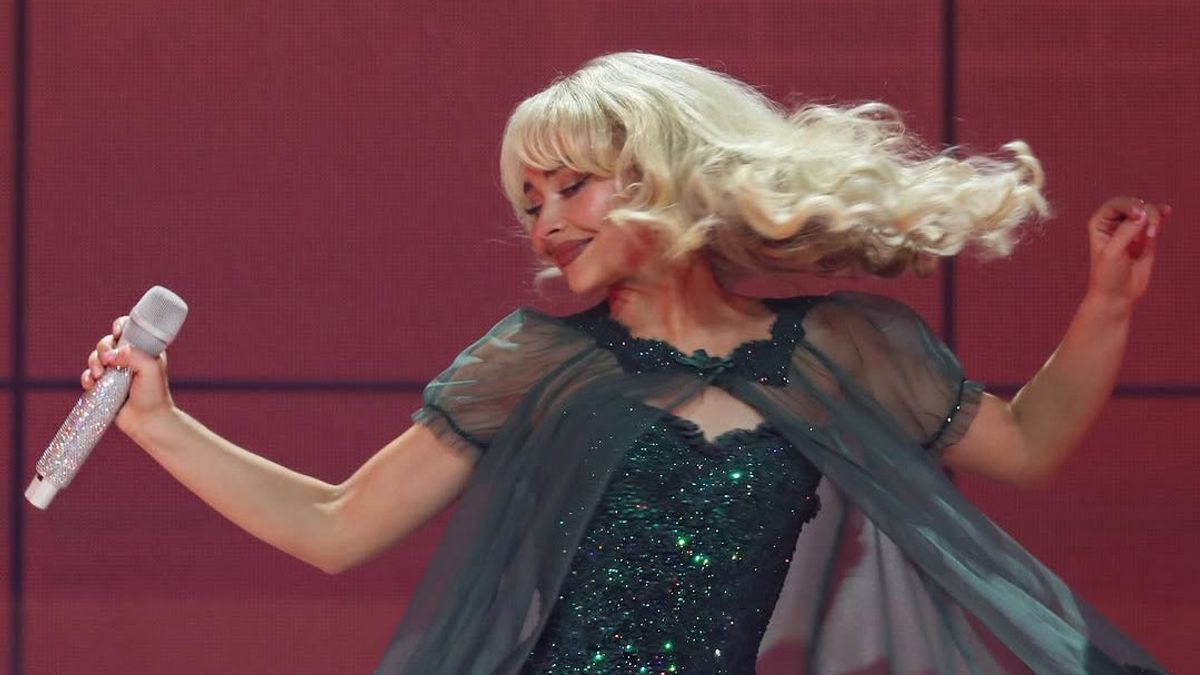 Sabrina Carpenter Berpikir untuk Larang Penonton Bawa Ponsel ke Konsernya