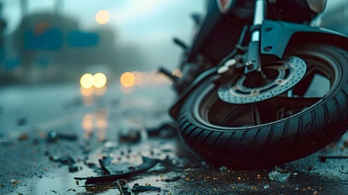 Disenggol Motor Tanpa Pelat Nomor, Wanita Pengendara Scoopy Tewas Terlindas Truk