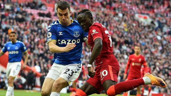 Video Of Sadio Mane Almost Striking Opponent's Eyes In Hot Match Merseyside Derbi Circulates