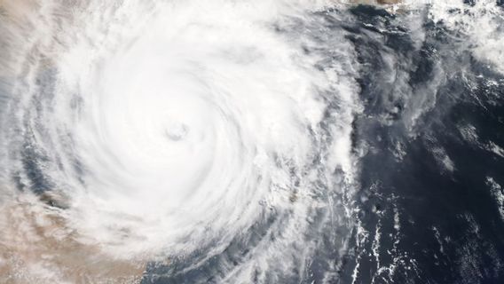 Typhoon Shanshan In Japan Kills 3 People, 5 Minor Injuries