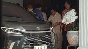 Après 1 heure de rencontre avec SBY, Prabowo a simplement tiré les mains aux médias ne voulu pas commenter