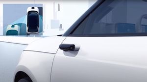 Appleは、カメラとフロントガラスへの投影で車のバックミラーガラスを置き換える技術を特許取得