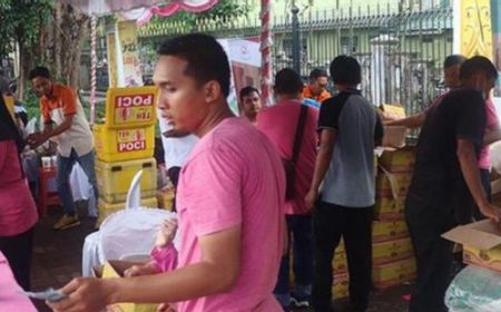 2.400 Liter Minyak  Goreng dan 1 Ton Gula Pasir Disebar Disperindag Kalsel Melalui Operasi Pasar