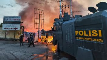 Kebakaran Hebat di Jayapura: Diduga Korsleting, Petugas Kerahkan Mobil Pemadam hingga Rantis