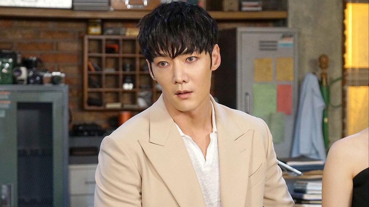 Jadi Pelanggar Aturan COVID-19, Aktor Choi Jin Hyuk Mundur dari <i>My Little Odd Boy</i> 