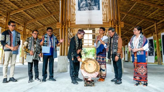 Mother Earth House Inaugurated, Sumba Weaving is Considered as a Cultural Economic Machine