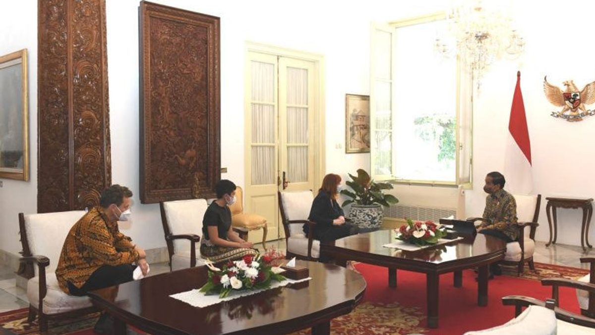 President Jokowi Receives Visit From Monash University Indonesia Chancellor