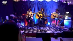 Gugun Blues Shelter يقدم نسخة أخرى من 10 أغاني مختارة في الألبوم المباشر Unplugged