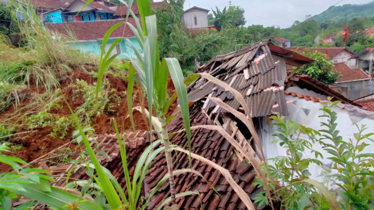 239 habitants de Batuhilir Sukabumi menacés par le retard de croissance, BPBD activer les postes de réfugiés
