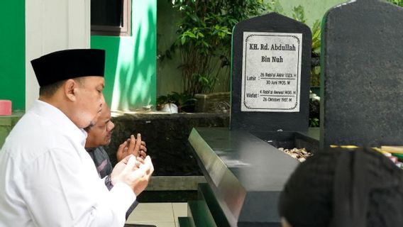 Isi Hari Tenang, Atang Trisnanto Ziarah ke Makam Ulama Besar NU KH Abdullah Bin Nuh