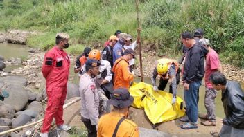 4 أيام اختفت في نهر بوغور Cisadane، فريق مشترك وجدت أخيرا جثة RA 