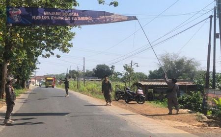 Tak Bayar Pajak Retribusi, Satpol PP Batang Jateng Copot Alat Peraga Sosialisasi