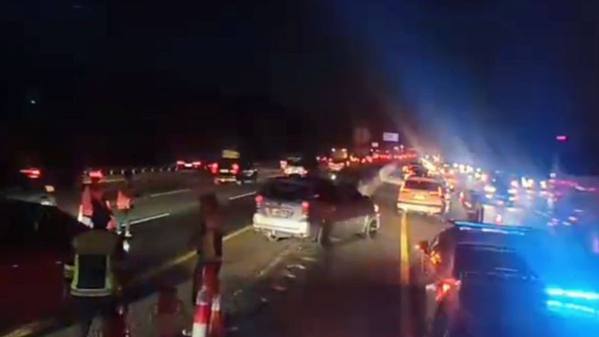 Arus Mudik Melonjak,  Contraflow Tol Cikampek KM 55-KM 70 Diberlakukan Malam Ini