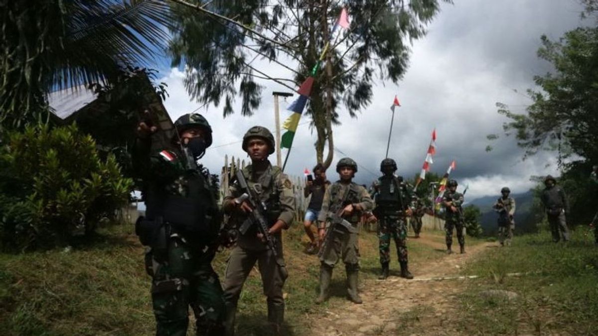 Members Of The Papuan Police Mobile Brigade Who Were Hit By Arrows While Securing The Dogiyai Riots Were Referred To The Police Hospital