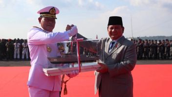 Defense Minister Prabowo Handed Over Two KRIs To The Indonesian Navy: Fani Island-731 And Fanildo Island-732