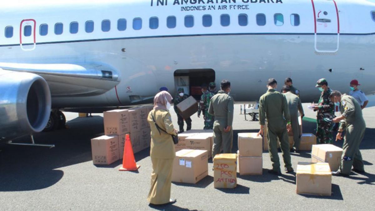 TNI AD Assists Oxygen Cylinders For The People Of West Papua