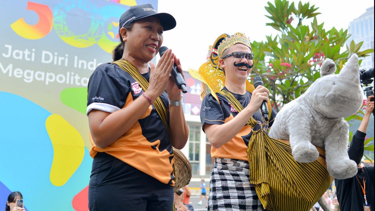 ジャムフェスティバル、インドネシアのファッションステージと伝統的なゲームを通して楽しむ伝統をエコーする