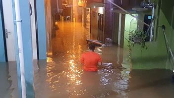 Ciliwung Meluap, 16 RT in Jakarta Terendam Banjir Friday Morning