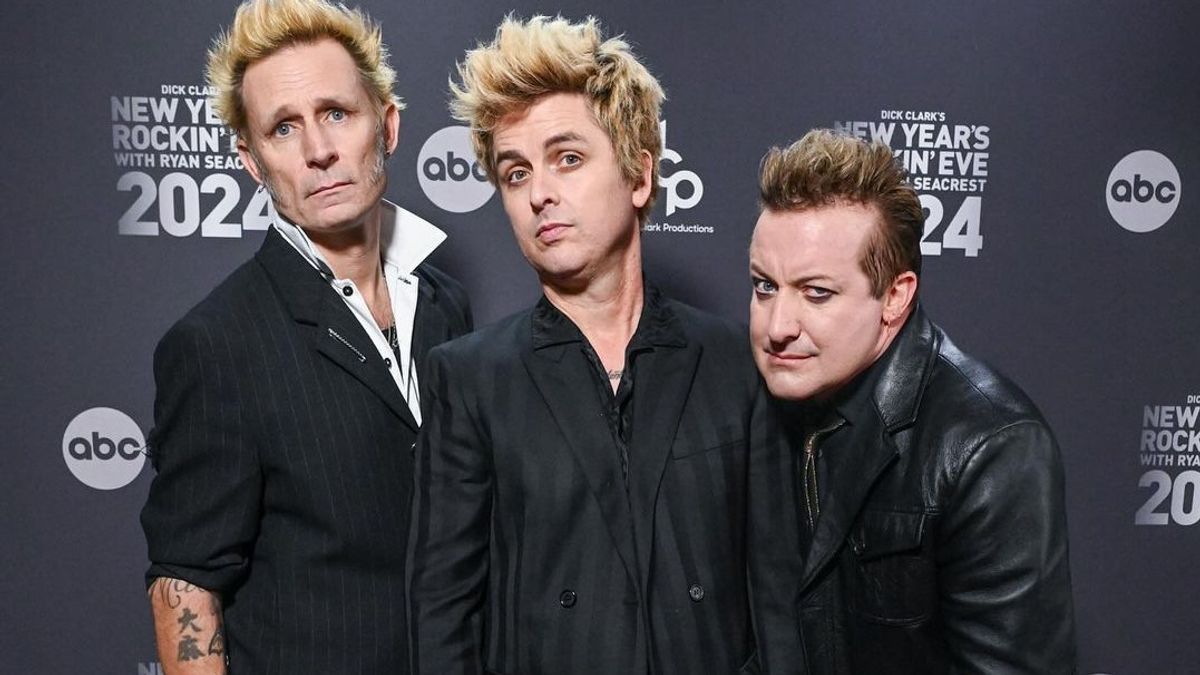 Green Day Exceeds The Top 10 Joint Sales On The English Song Chart With Badminton