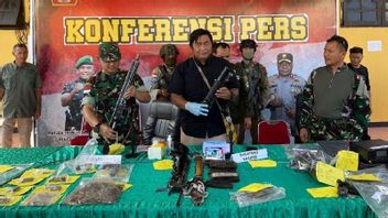 Armalite Senpi Model 15 And 415 Ammunition Seized By TNI-Polri From KKB Headquarters In Nduga