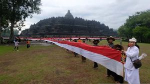 Peringati Hari Lahir Pancasila, Sang Saka Merah Putih Dibentangkan Kelilingi Candi Borobudur